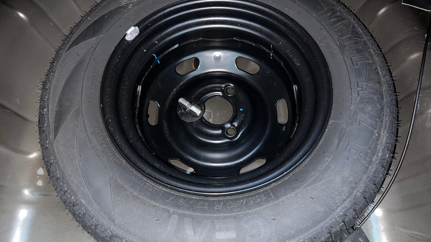 Used 2019 Renault Kwid RXT (O) 1.0 SCE Edition Petrol Manual tyres SPARE TYRE VIEW