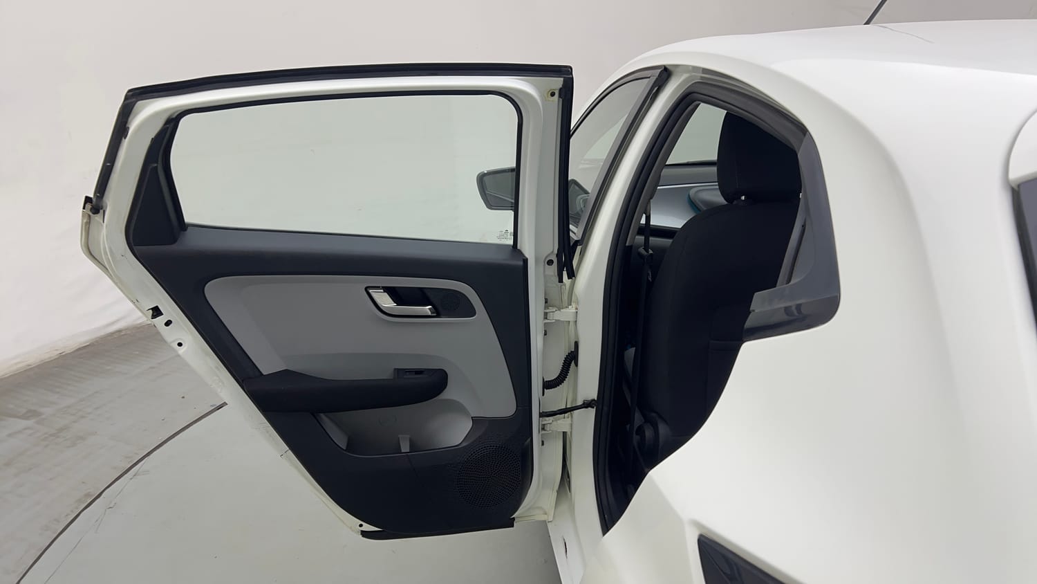 Used 2020 Tata Altroz XZ Petrol Petrol Manual interior LEFT REAR DOOR OPEN VIEW