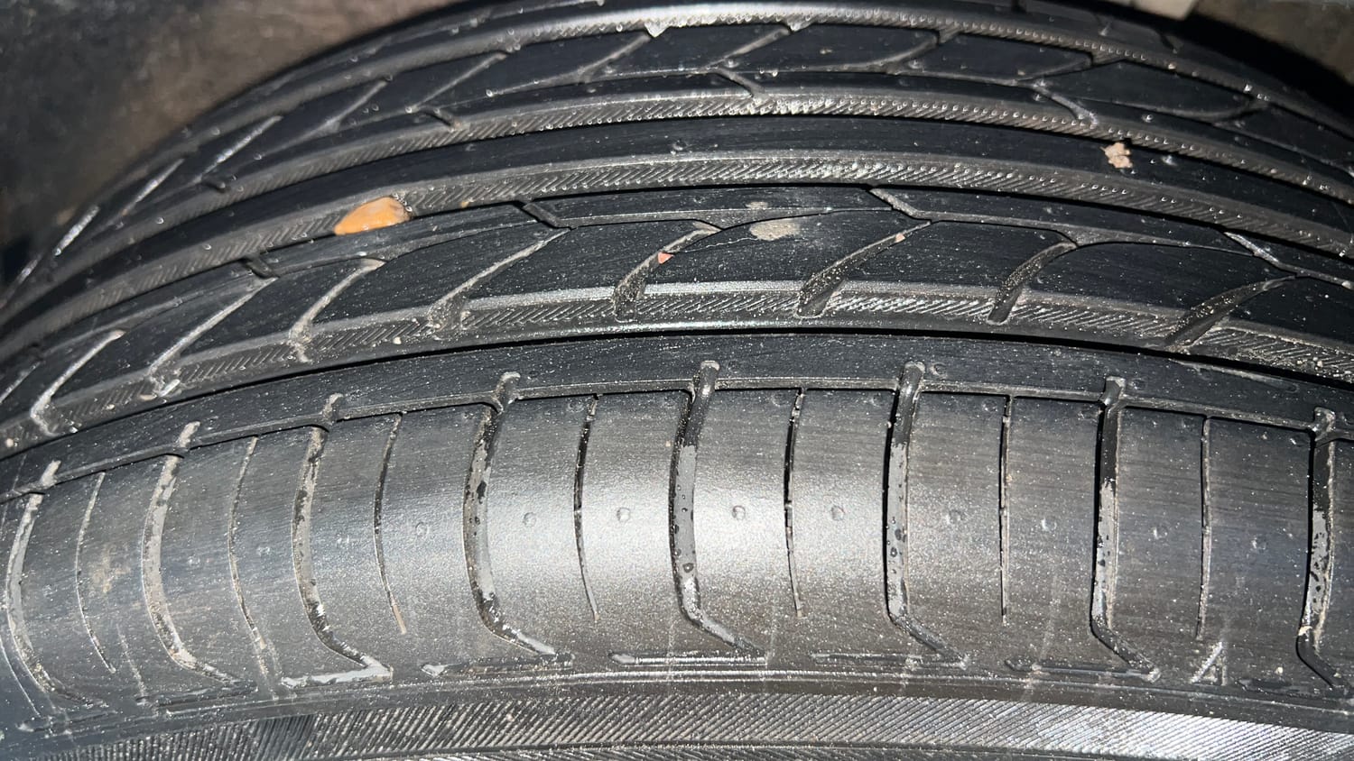 Used 2021 Nissan Magnite XV Turbo CVT Petrol Automatic tyres LEFT REAR TYRE TREAD VIEW