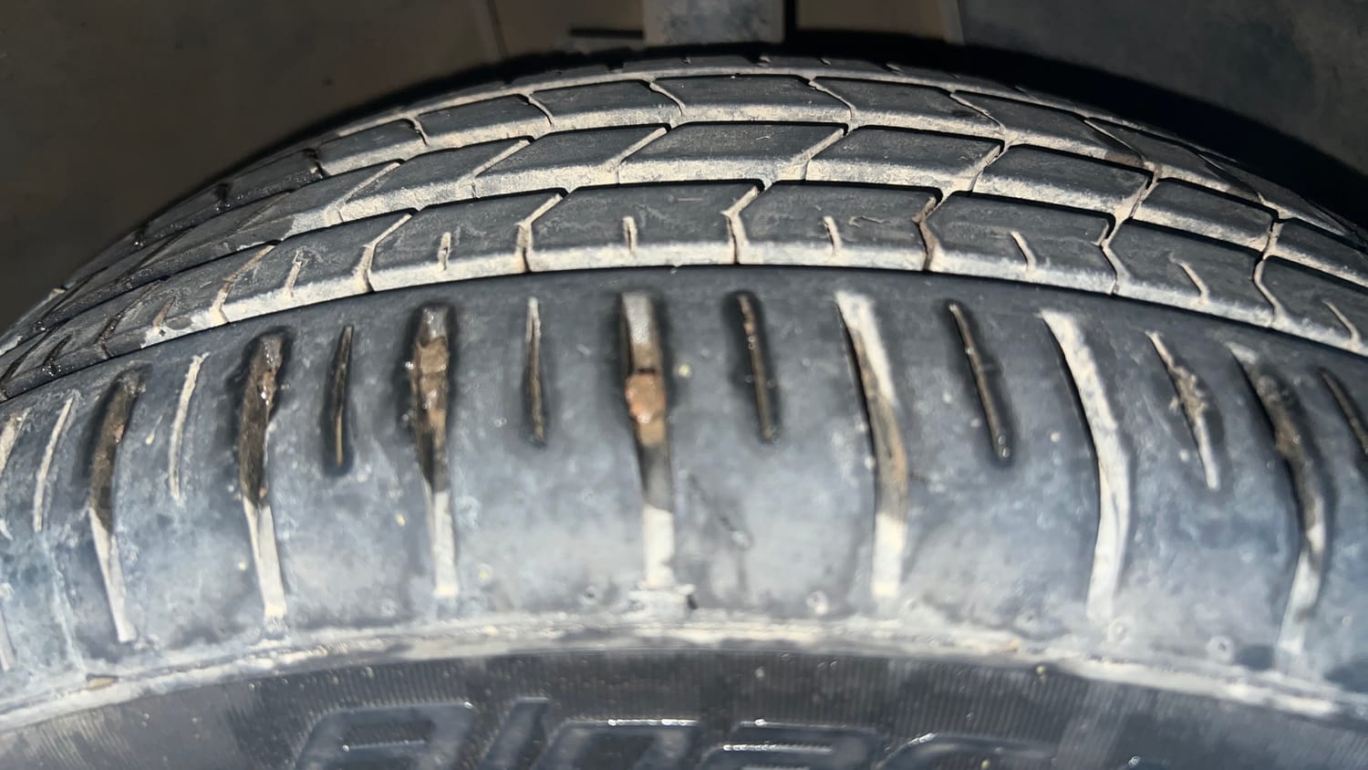 Used 2024 Hyundai New i20 Asta (O) 1.2 IVT Petrol Automatic tyres RIGHT FRONT TYRE TREAD VIEW