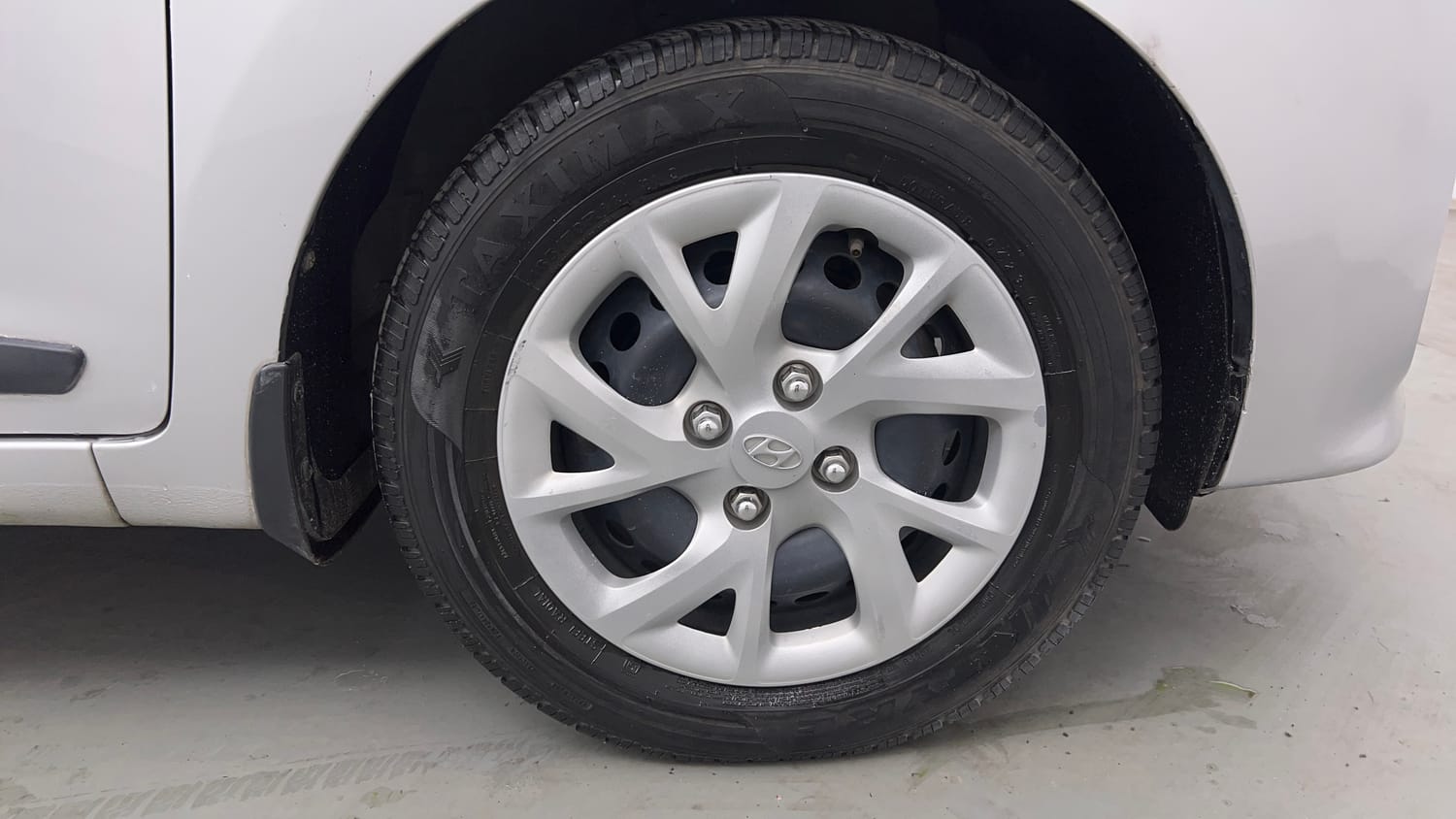 Used 2018 Hyundai Grand i10 Sportz 1.2 Kappa VTVT Petrol Manual tyres RIGHT FRONT TYRE RIM VIEW