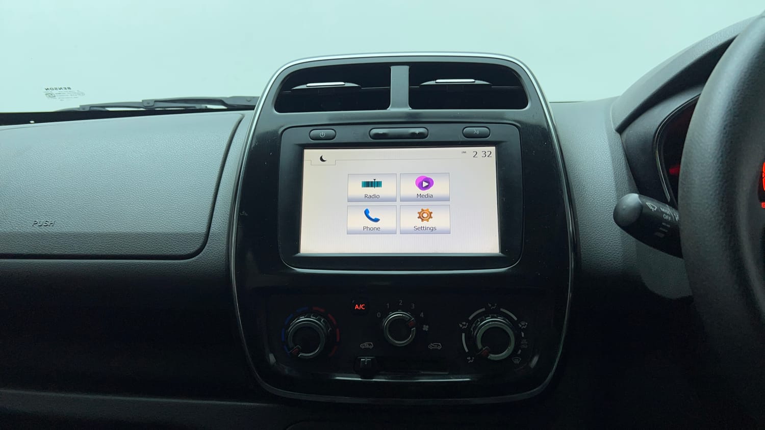 Used 2019 Renault Kwid RXT (O) 1.0 SCE Edition Petrol Manual top_features Touch screen infotainment system
