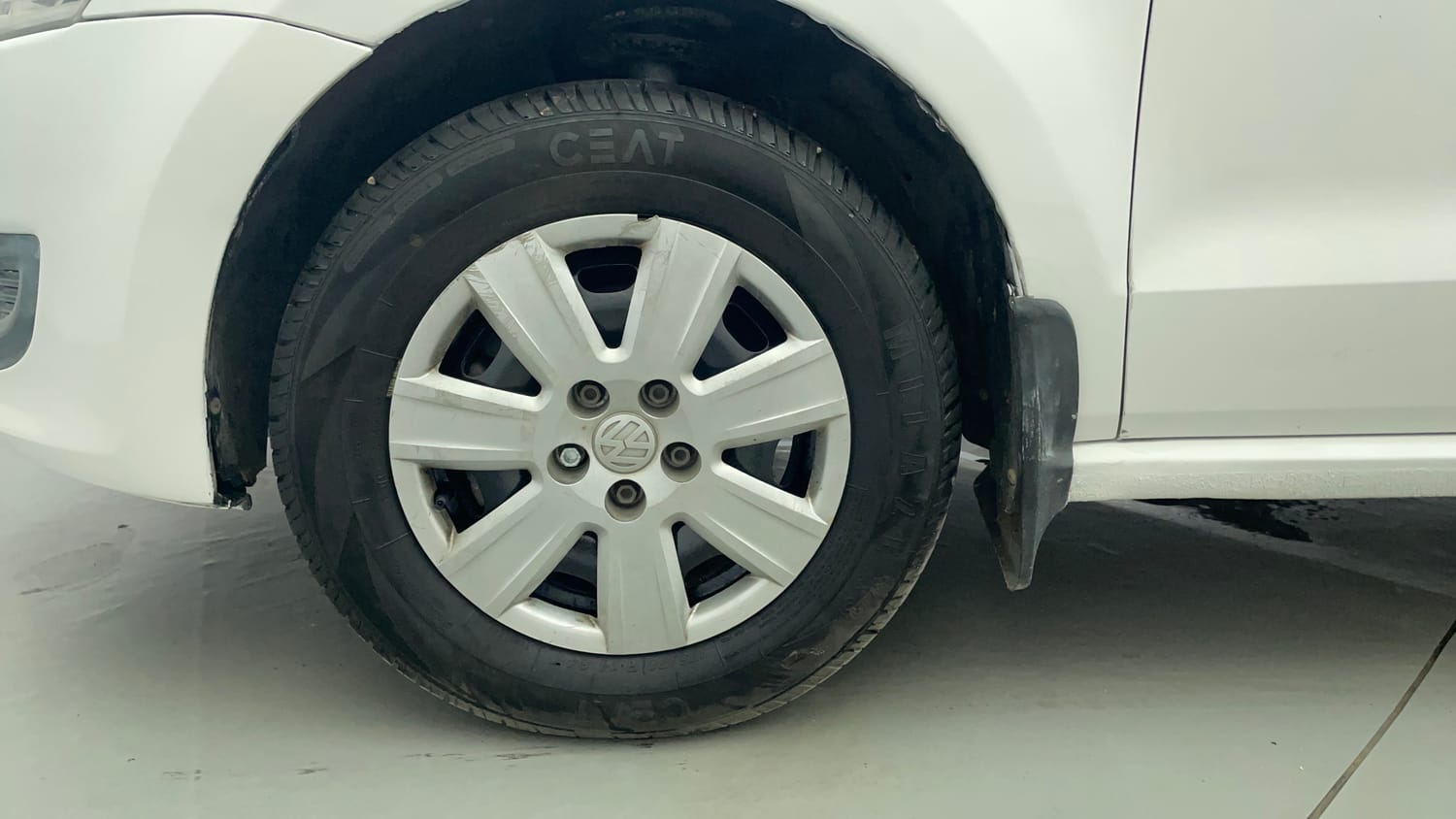 Used 2013 Volkswagen Polo Trendline 1.2L (P) Petrol Manual tyres LEFT FRONT TYRE RIM VIEW