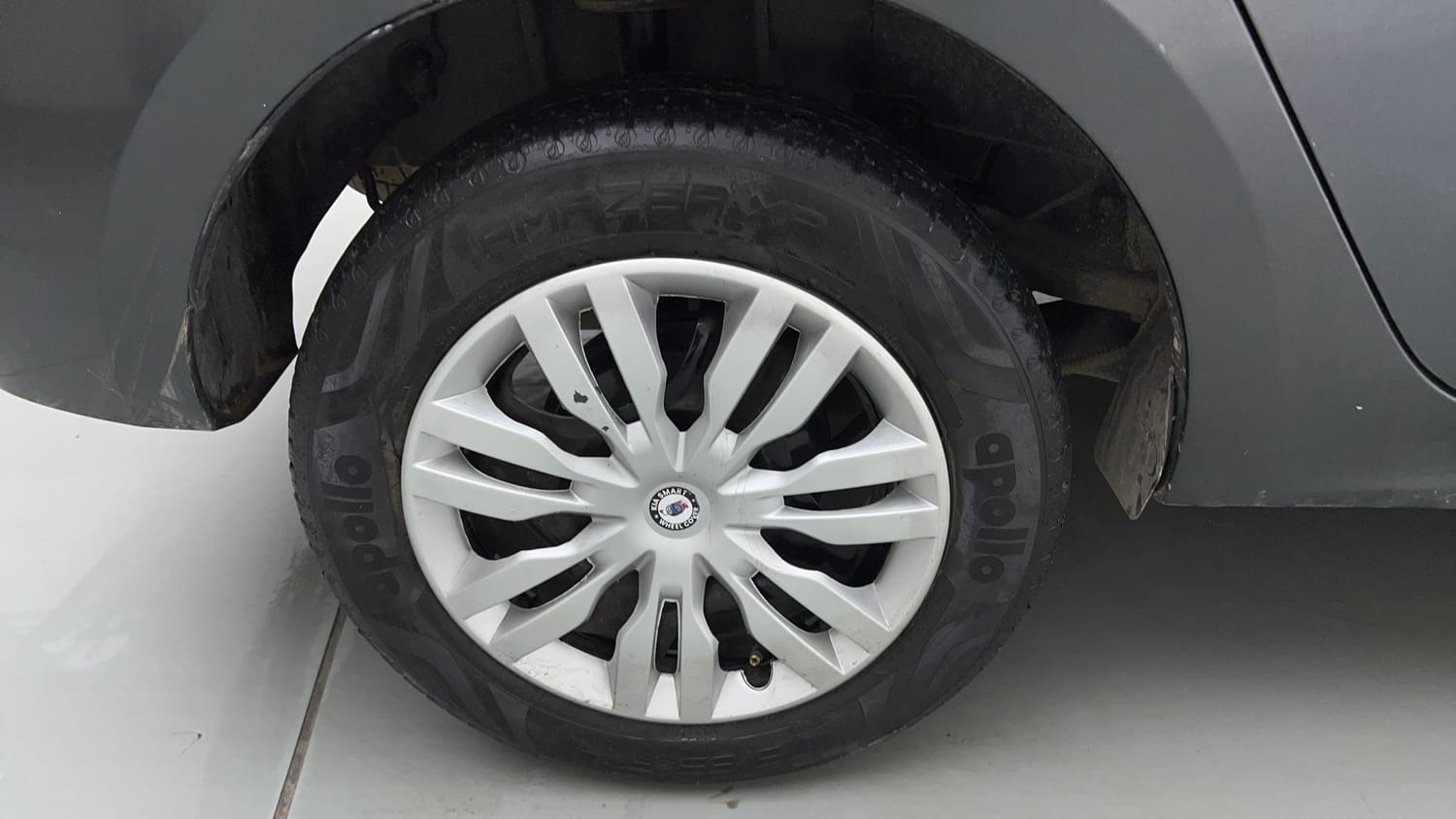 Used 2024 Tata Tigor XZA Plus iCNG Cng Automatic tyres RIGHT REAR TYRE RIM VIEW