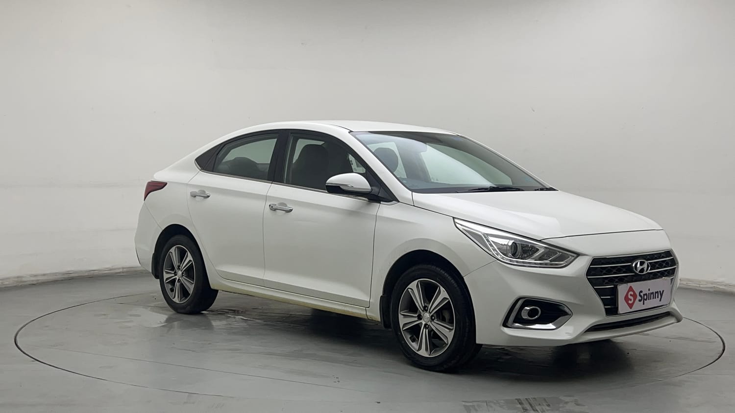 Used 2019 Hyundai Verna SX 1.6 VTVT Petrol Manual exterior RIGHT FRONT CORNER VIEW