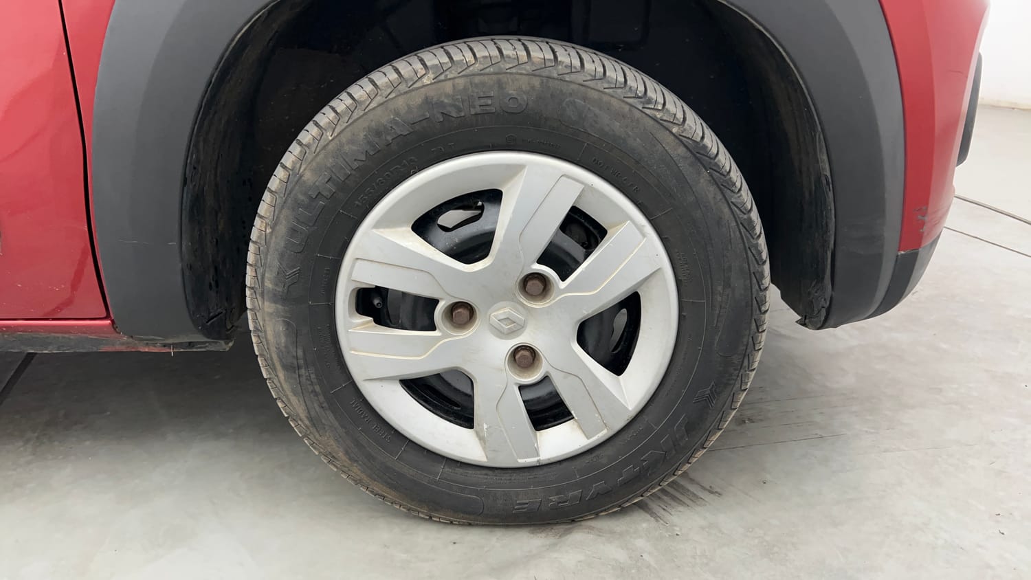 Used 2016 Renault Kwid RXT Petrol Manual tyres RIGHT FRONT TYRE RIM VIEW