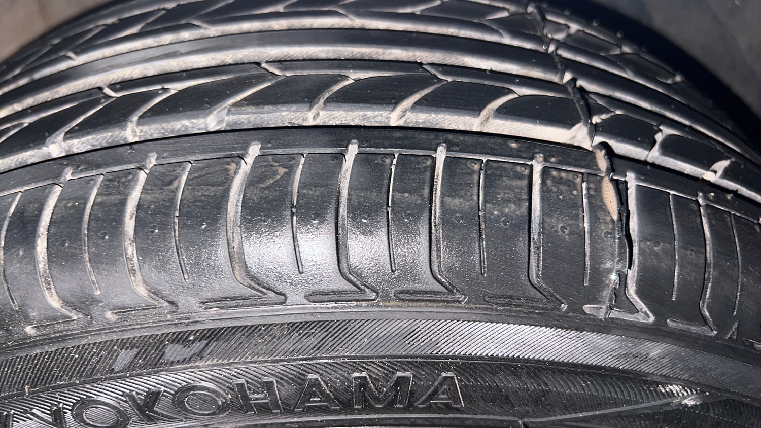 Used 2015 Volkswagen Polo Comfortline 1.2L (P) Petrol Manual tyres RIGHT FRONT TYRE TREAD VIEW