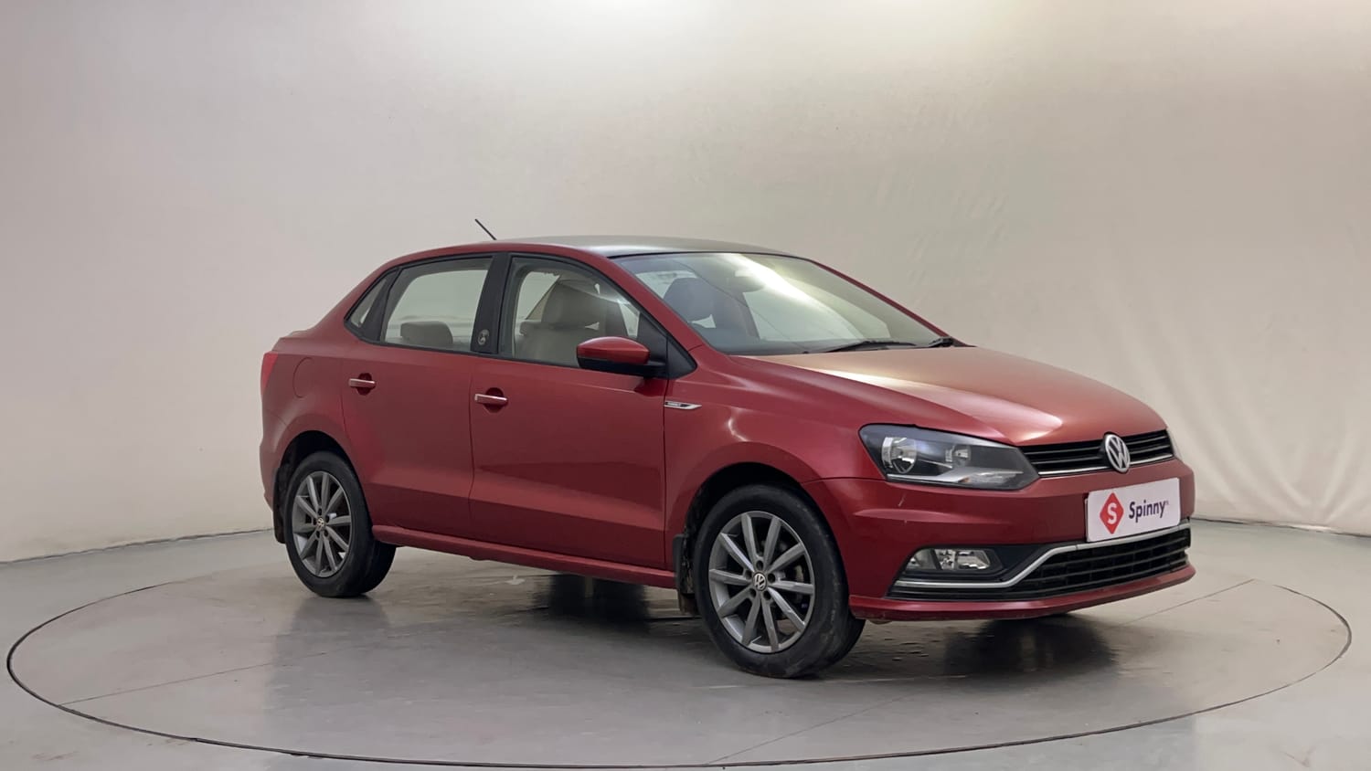 Used 2019 Volkswagen Ameo Highline Plus 1.0L (P) 16 Alloy Petrol Manual exterior RIGHT FRONT CORNER VIEW