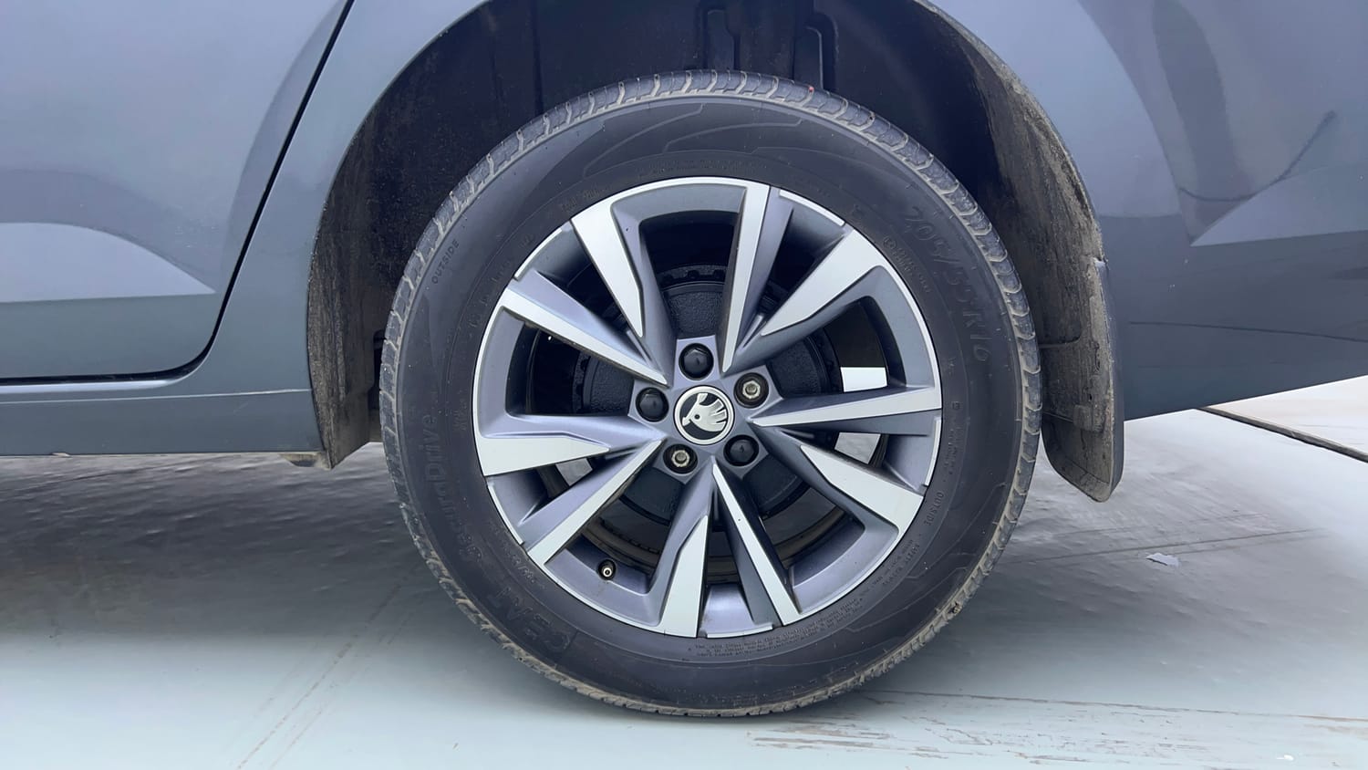 Used 2022 Skoda Slavia Style 1.0L TSI MT Petrol Manual tyres LEFT REAR TYRE RIM VIEW