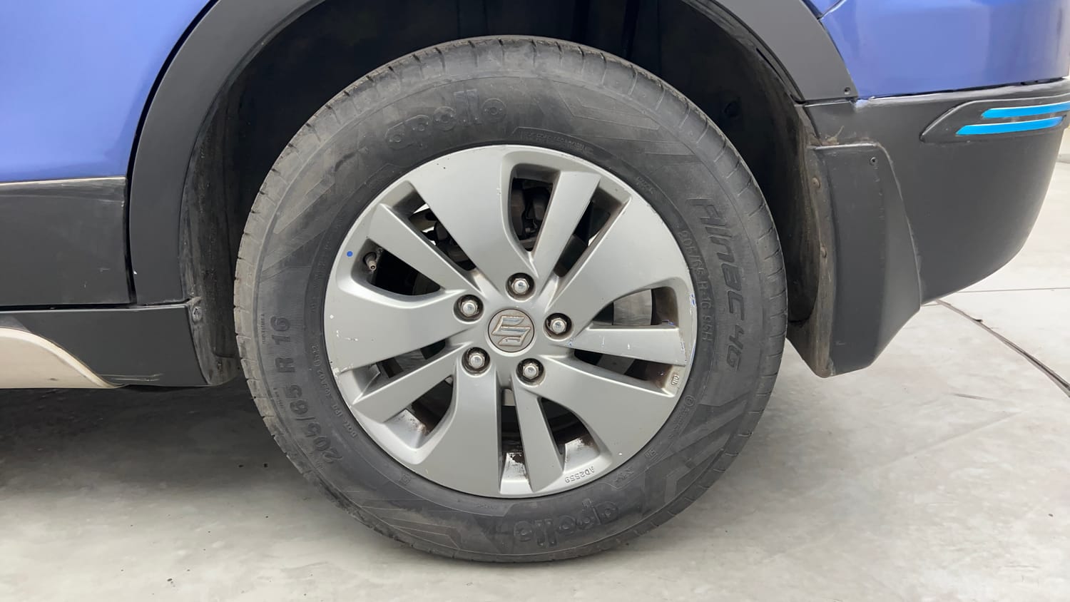 Used 2016 Maruti Suzuki S-Cross Zeta 1.3 Diesel Manual tyres LEFT REAR TYRE RIM VIEW
