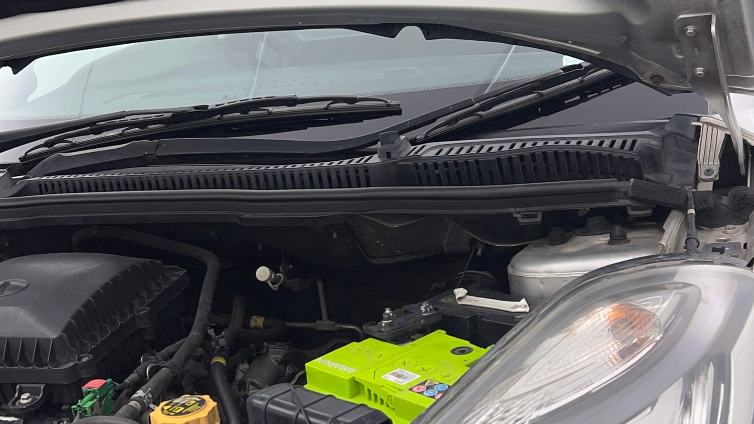 Used 2018 Tata Nexon XZ Plus Petrol Manual engine ENGINE LEFT SIDE HINGE & APRON VIEW