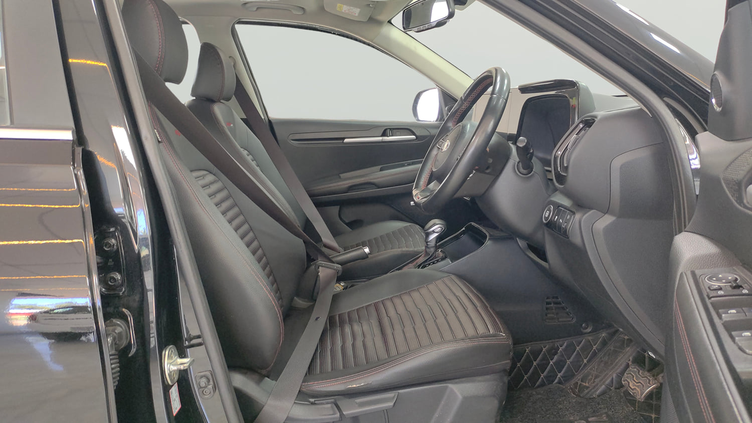 Used 2020 Kia Sonet GTX Plus 1.5 AT Diesel Automatic interior RIGHT SIDE FRONT DOOR CABIN VIEW