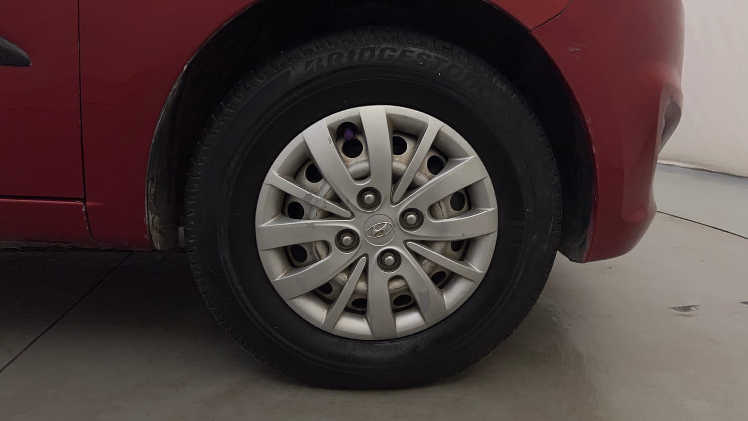Used 2013 Hyundai i10 Era 1.1 iRDE2 Petrol Manual tyres RIGHT FRONT TYRE RIM VIEW
