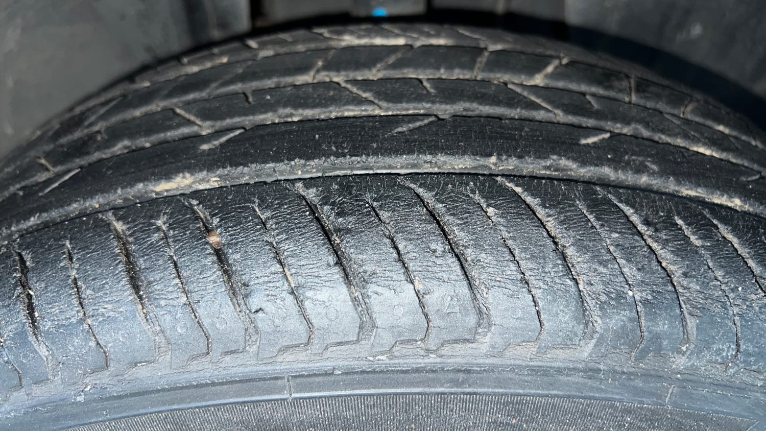 Used 2021 Renault Kiger RXT MT Petrol Manual tyres RIGHT FRONT TYRE TREAD VIEW