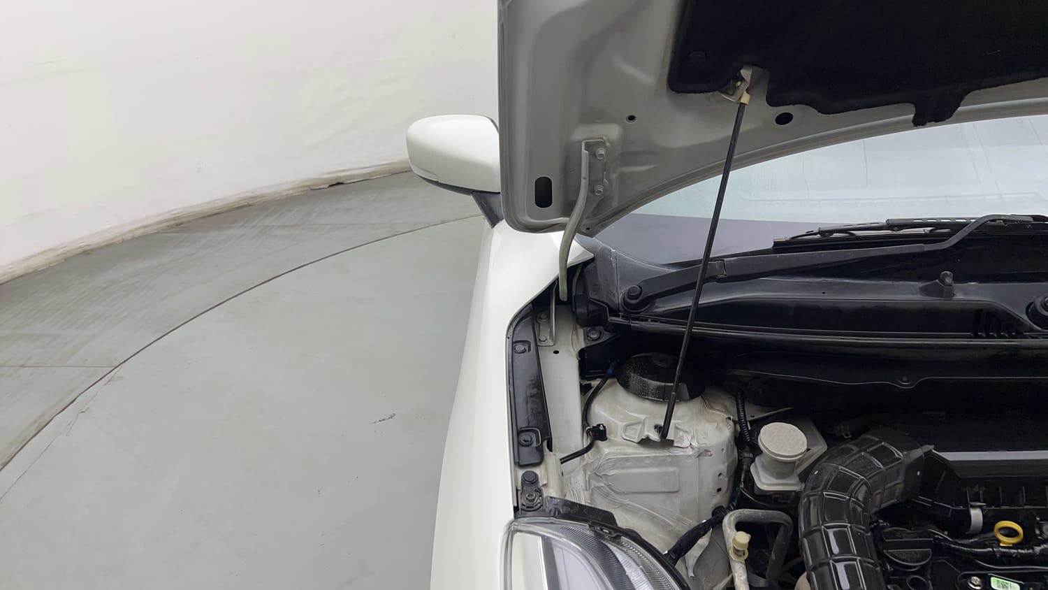 Used 2021 Maruti Suzuki Baleno Delta Petrol+CNG (Outside Fitted) Cng Manual engine ENGINE RIGHT SIDE HINGE & APRON VIEW
