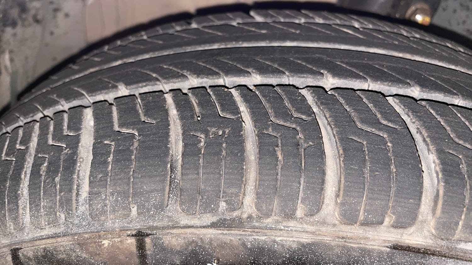 Used 2013 Ford Figo Duratec Petrol EXI 1.2 Petrol Manual tyres LEFT FRONT TYRE TREAD VIEW