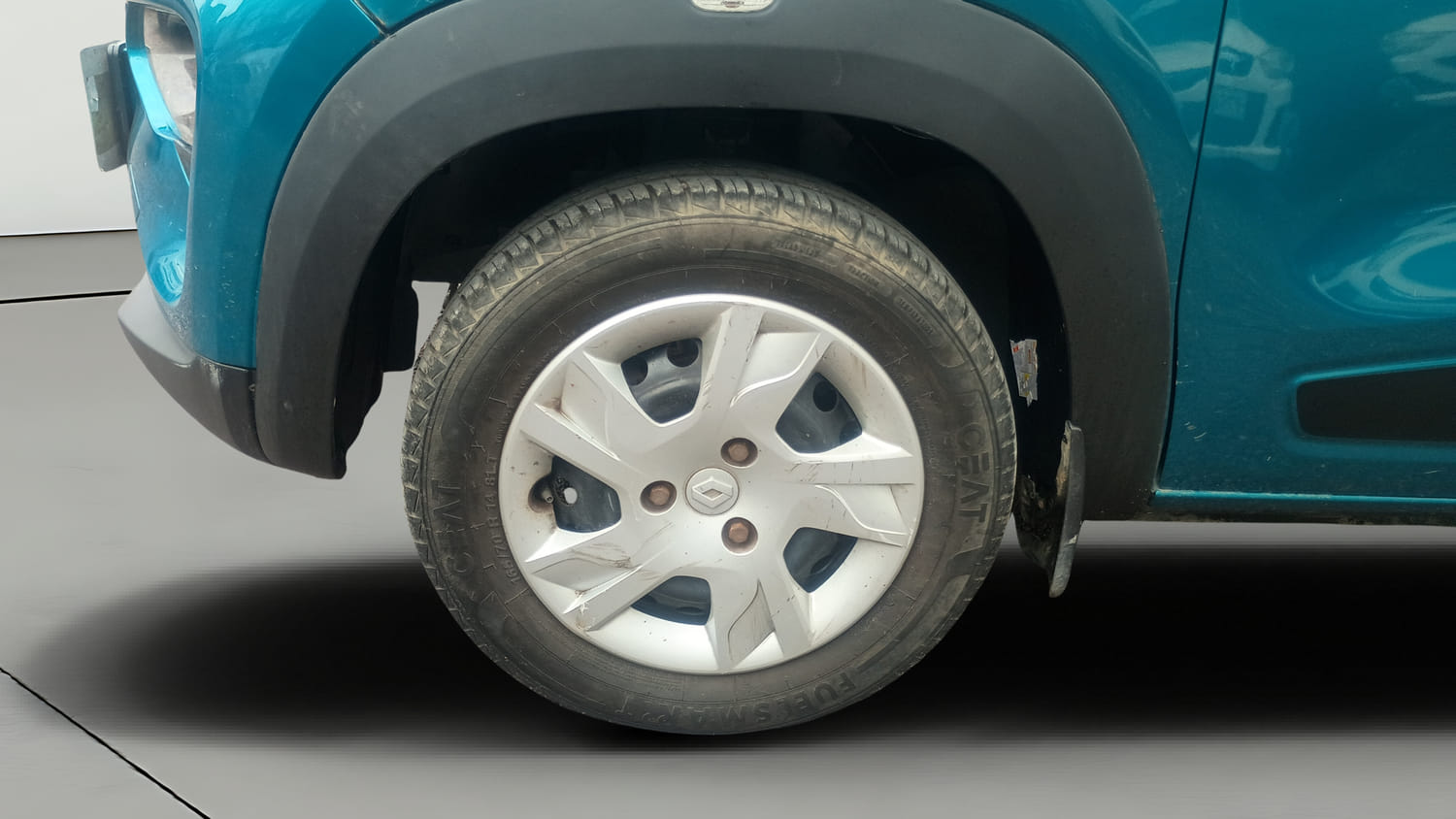 Used 2020 Renault Kwid RXT Petrol Manual tyres LEFT FRONT TYRE RIM VIEW