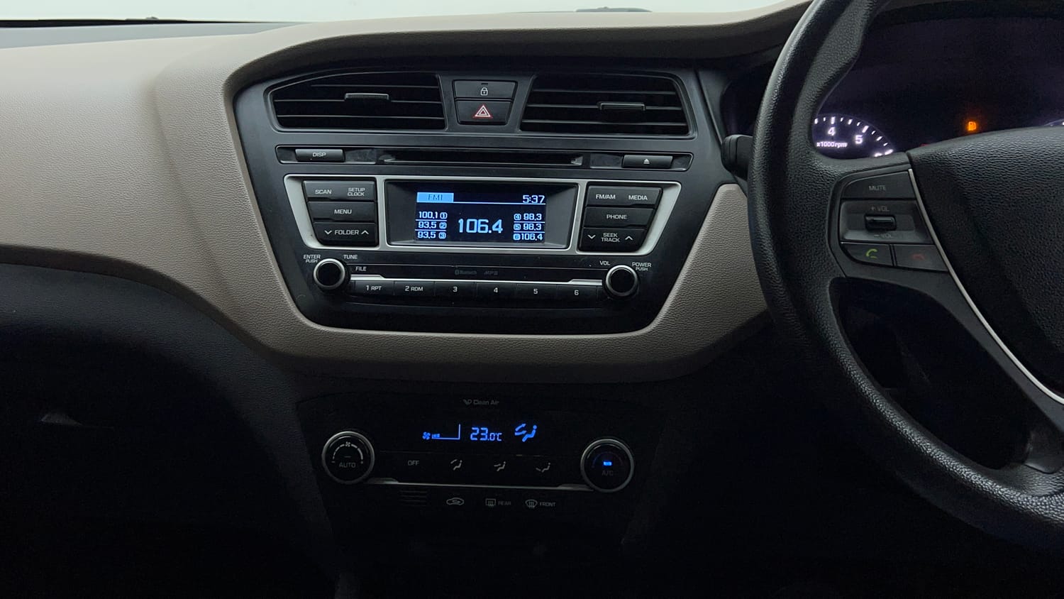 Used 2015 Hyundai Elite i20 Sportz 1.2 Petrol Manual interior MUSIC SYSTEM & AC CONTROL VIEW