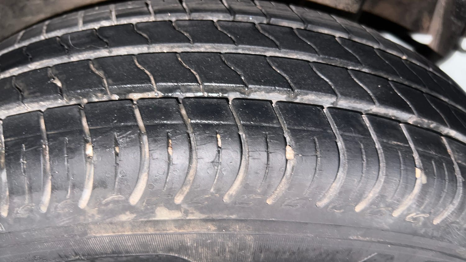 Used 2020 Maruti Suzuki S-Presso VXi (O) AMT Petrol Automatic tyres LEFT REAR TYRE TREAD VIEW