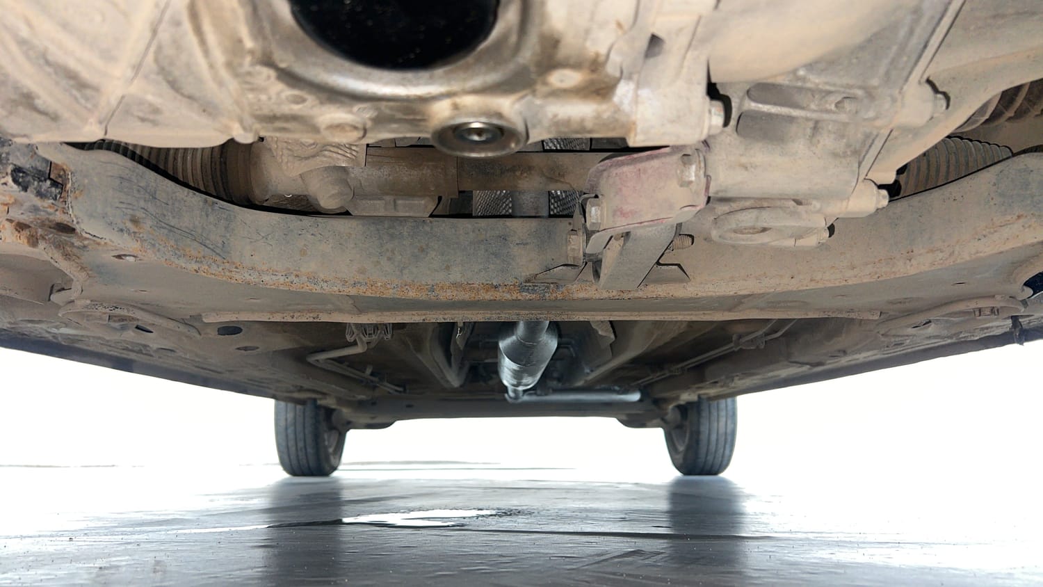 Used 2022 Renault Triber RXZ EASY-R AMT Dual Tone Petrol Automatic extra FRONT LEFT UNDERBODY VIEW