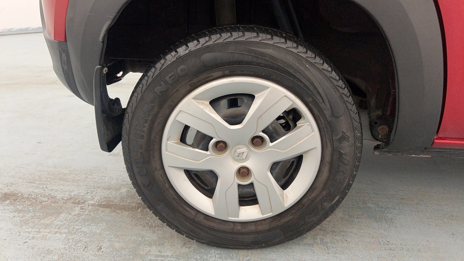 Used 2018 Renault Kwid RXT (O) 1.0 SCE Edition Petrol Manual tyres RIGHT REAR TYRE RIM VIEW