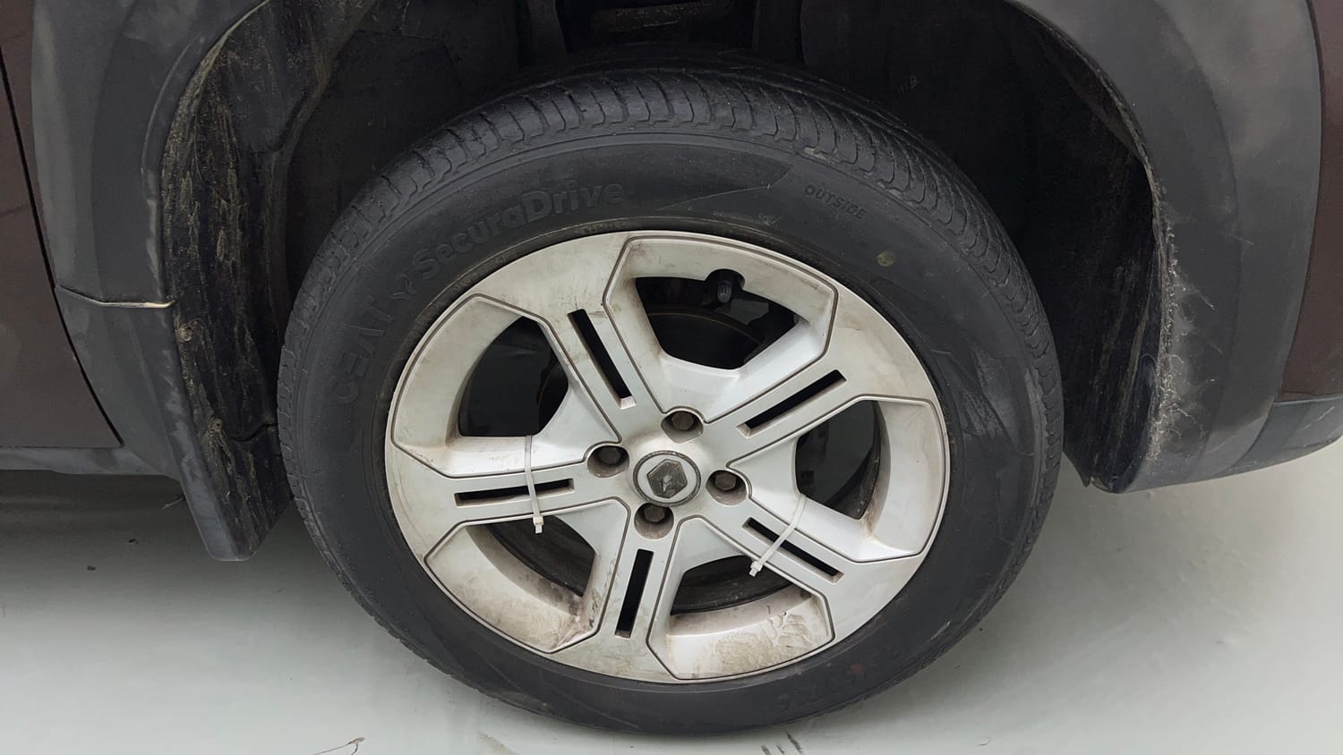 Used 2021 Renault Kiger RXT MT Petrol Manual tyres RIGHT FRONT TYRE RIM VIEW