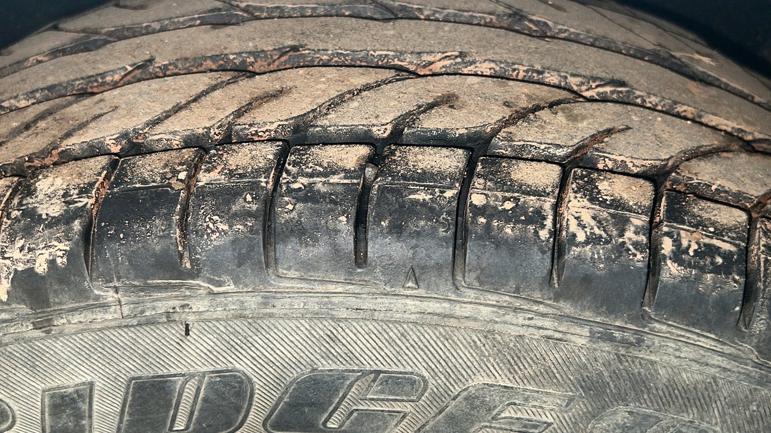 Used 2019 Ford EcoSport Titanium 1.5L Ti-VCT Petrol Manual tyres RIGHT REAR TYRE TREAD VIEW