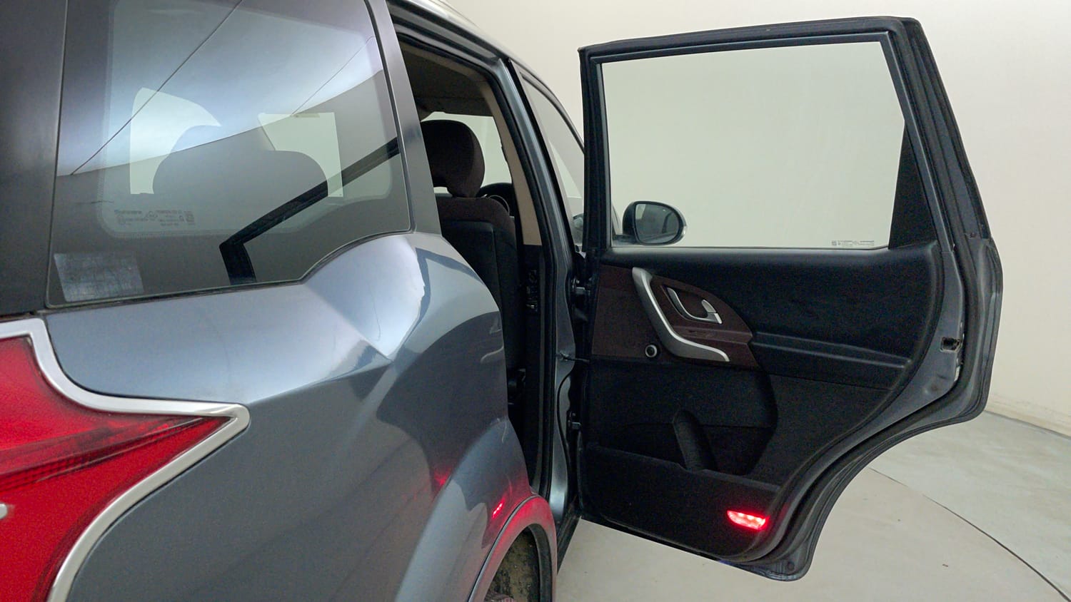 Used 2015 Mahindra XUV500 W6 Diesel Manual interior RIGHT REAR DOOR OPEN VIEW