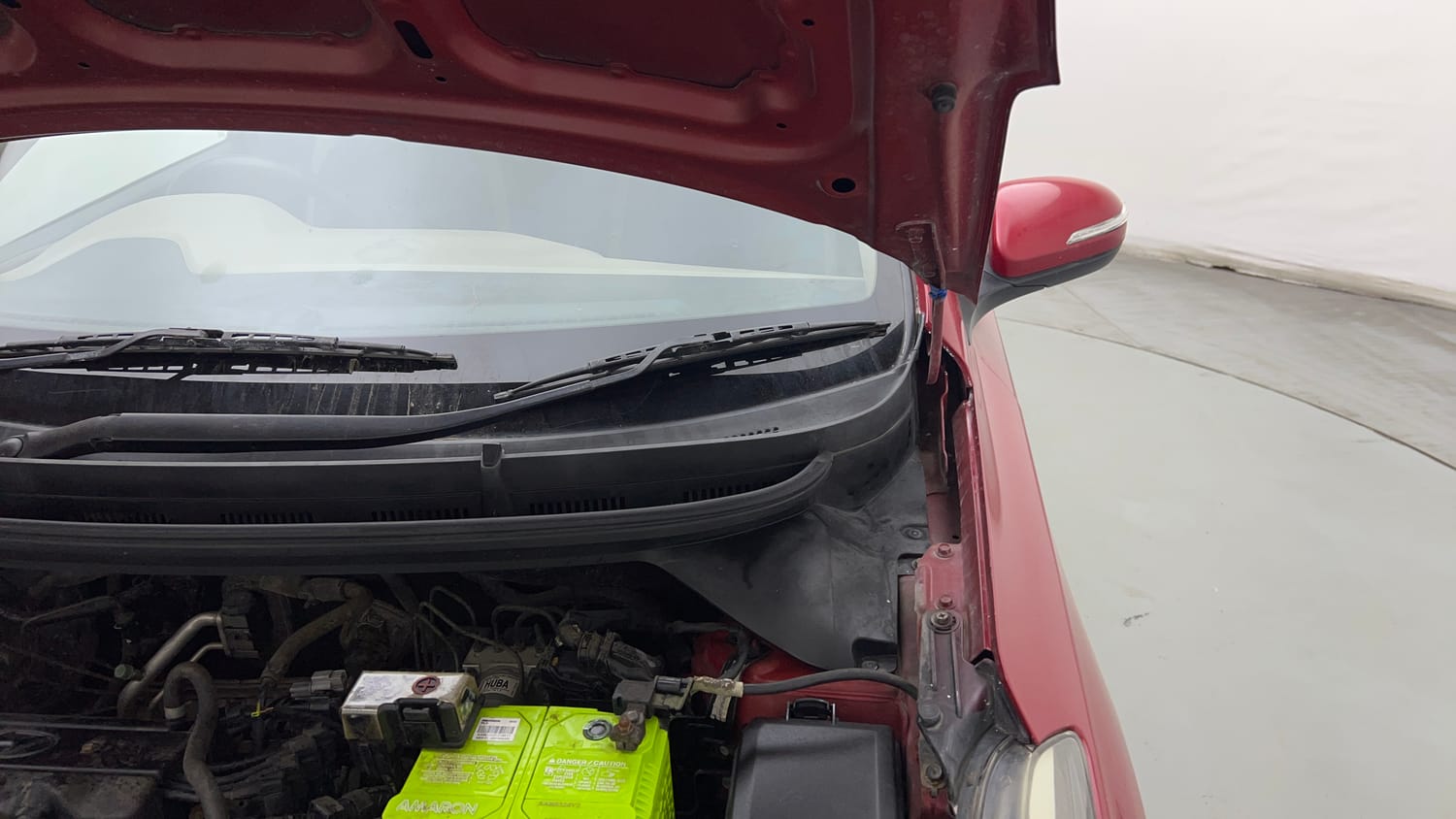 Used 2015 Hyundai Elite i20 Sportz 1.2 Petrol Manual engine ENGINE LEFT SIDE HINGE & APRON VIEW