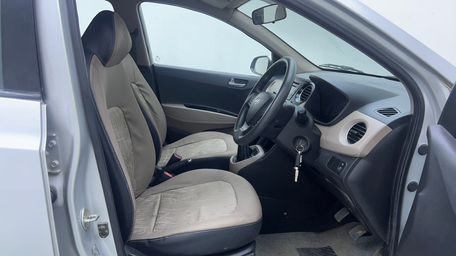 Used 2015 Hyundai Xcent S 1.2 (O) Petrol Manual interior RIGHT SIDE FRONT DOOR CABIN VIEW