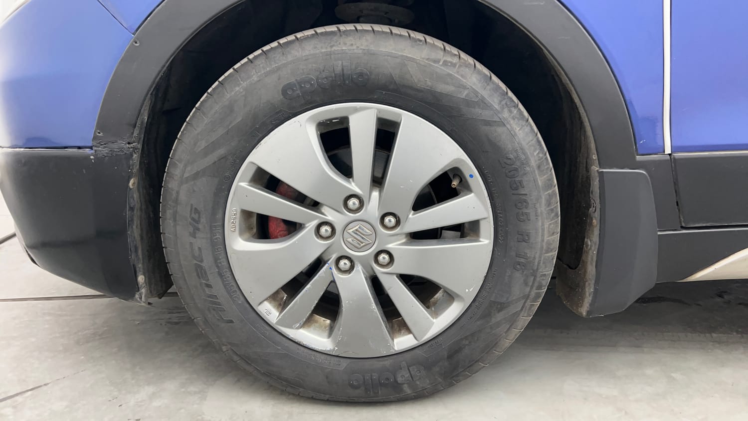 Used 2016 Maruti Suzuki S-Cross Zeta 1.3 Diesel Manual tyres LEFT FRONT TYRE RIM VIEW