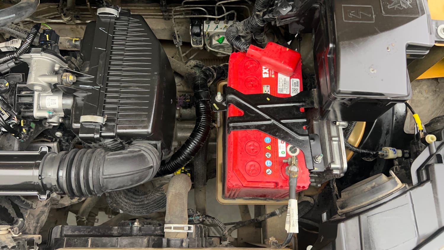 Used 2022 Renault Triber RXZ EASY-R AMT Dual Tone Petrol Automatic engine ENGINE LEFT SIDE VIEW