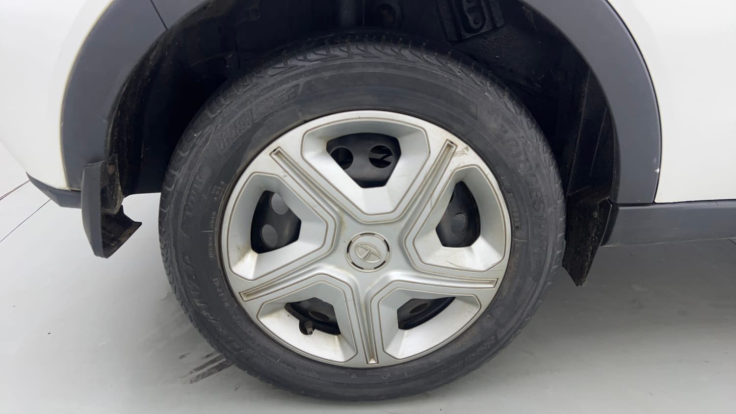 Used 2023 Tata Nexon XM S Petrol + CNG(Outside Fitted) Cng Manual tyres RIGHT REAR TYRE RIM VIEW