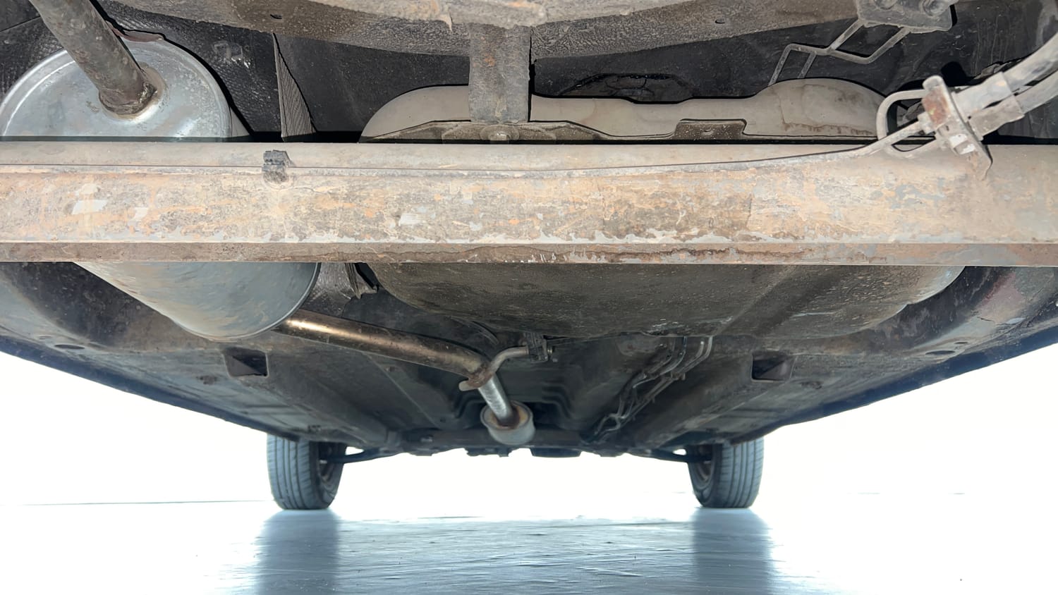 Used 2016 Renault Kwid RXT Petrol Manual extra REAR UNDERBODY VIEW (TAKEN FROM REAR)