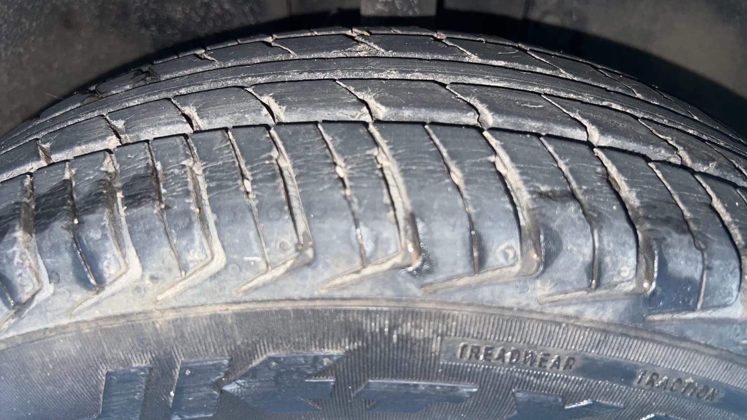 Used 2019 Renault Kwid 1.0 RXT AMT Opt Petrol Automatic tyres RIGHT FRONT TYRE TREAD VIEW