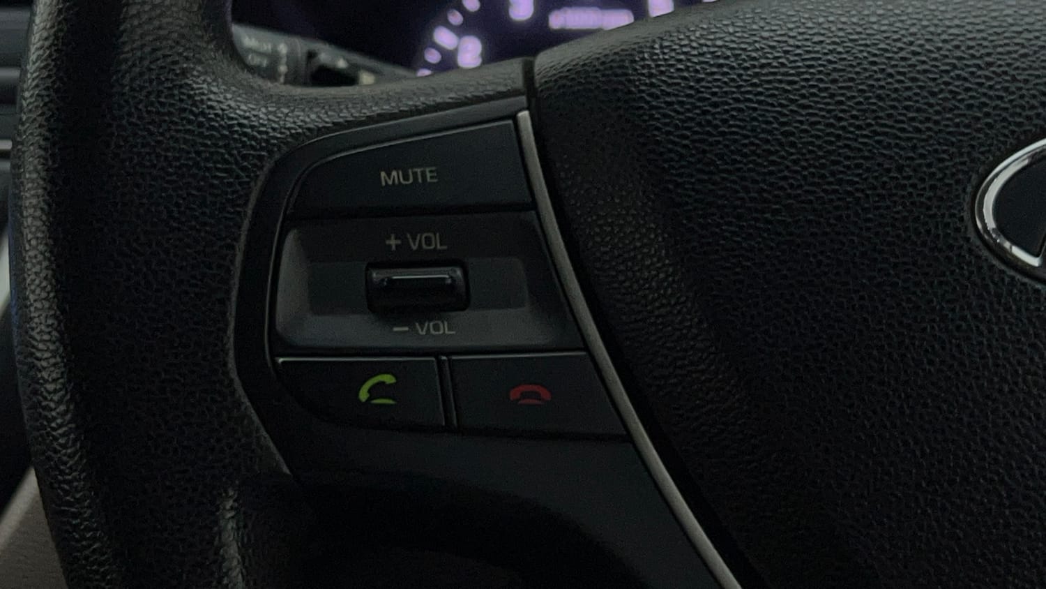 Used 2015 Hyundai Elite i20 Sportz 1.2 Petrol Manual top_features Steering mounted controls