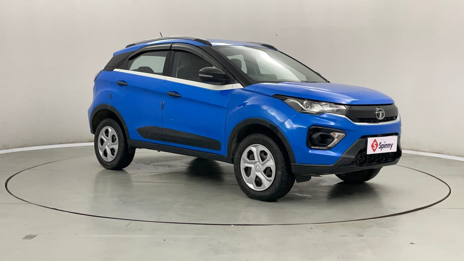 Used 2020 Tata Nexon XM Petrol Manual exterior RIGHT FRONT CORNER VIEW