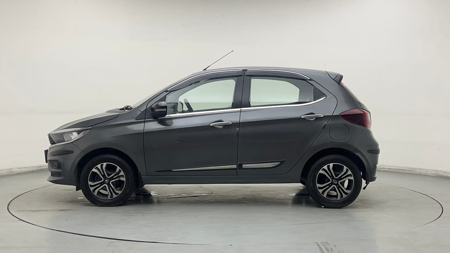 Used 2024 Tata Tiago XT Petrol Manual exterior LEFT SIDE VIEW