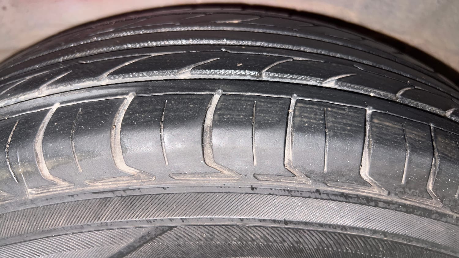 Used 2013 Hyundai i10 Era 1.1 iRDE2 Petrol Manual tyres RIGHT REAR TYRE TREAD VIEW