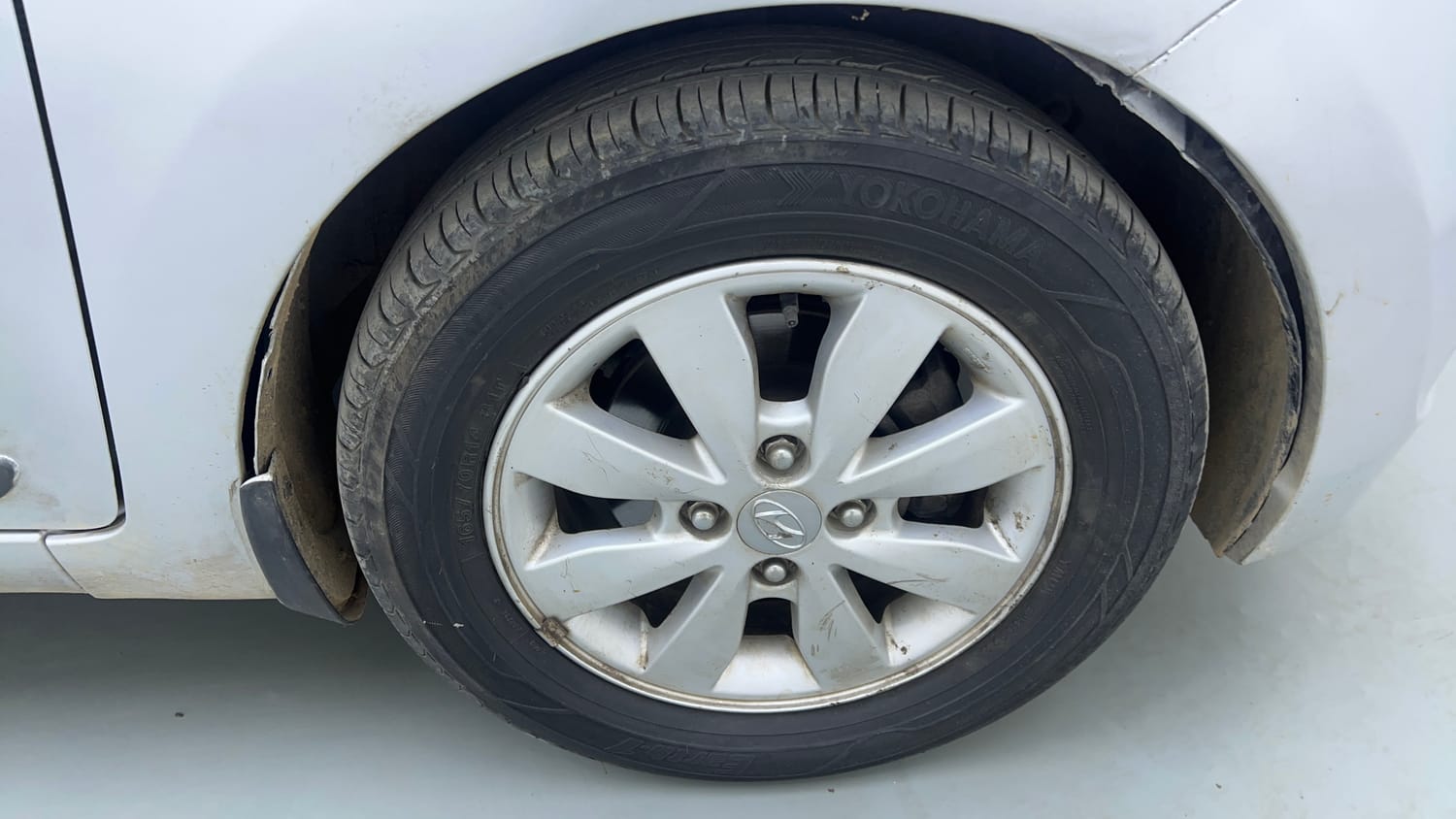 Used 2015 Hyundai Xcent S 1.2 (O) Petrol Manual tyres RIGHT FRONT TYRE RIM VIEW