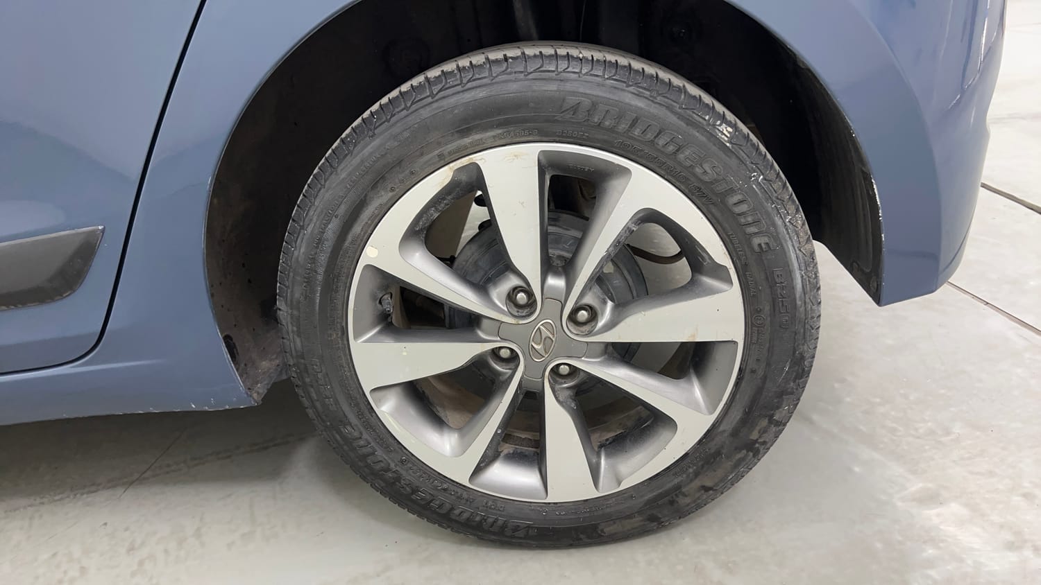 Used 2015 Hyundai Elite i20 Asta 1.2 Petrol Manual tyres LEFT REAR TYRE RIM VIEW