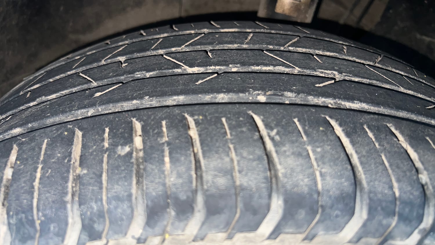 Used 2022 Skoda Slavia Style 1.0L TSI MT Petrol Manual tyres LEFT FRONT TYRE TREAD VIEW