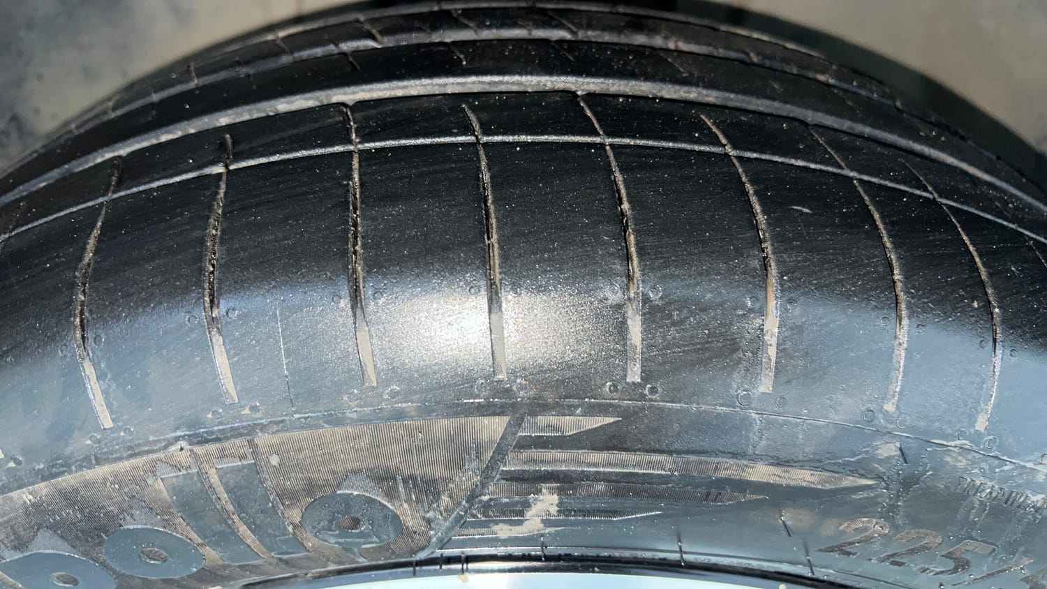 Used 2021 Jeep Compass Model S (O) Diesel 4x4 AT Diesel Automatic tyres RIGHT FRONT TYRE TREAD VIEW