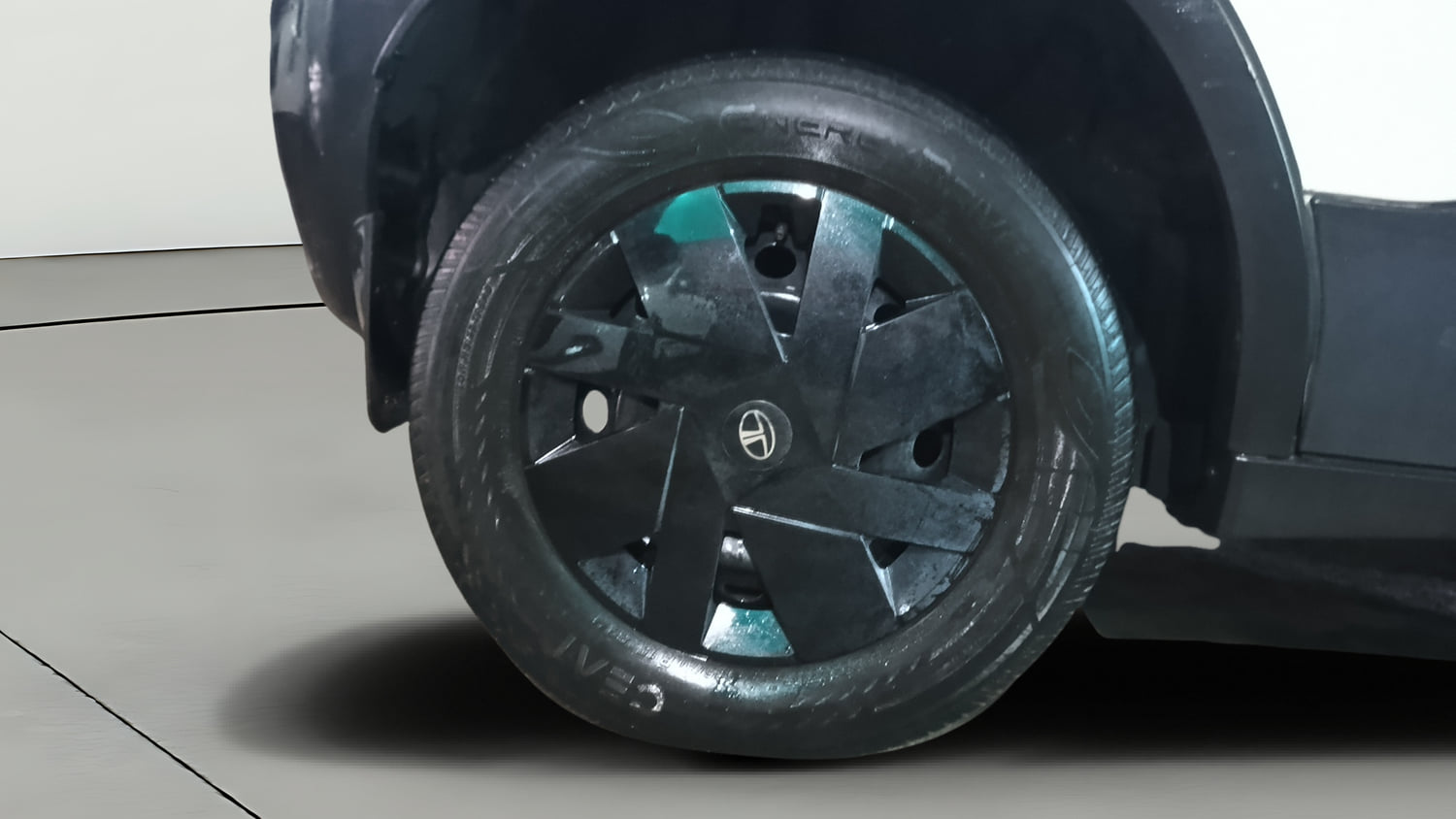 Used 2024 Tata Punch Pure iCNG Cng Manual tyres RIGHT REAR TYRE RIM VIEW