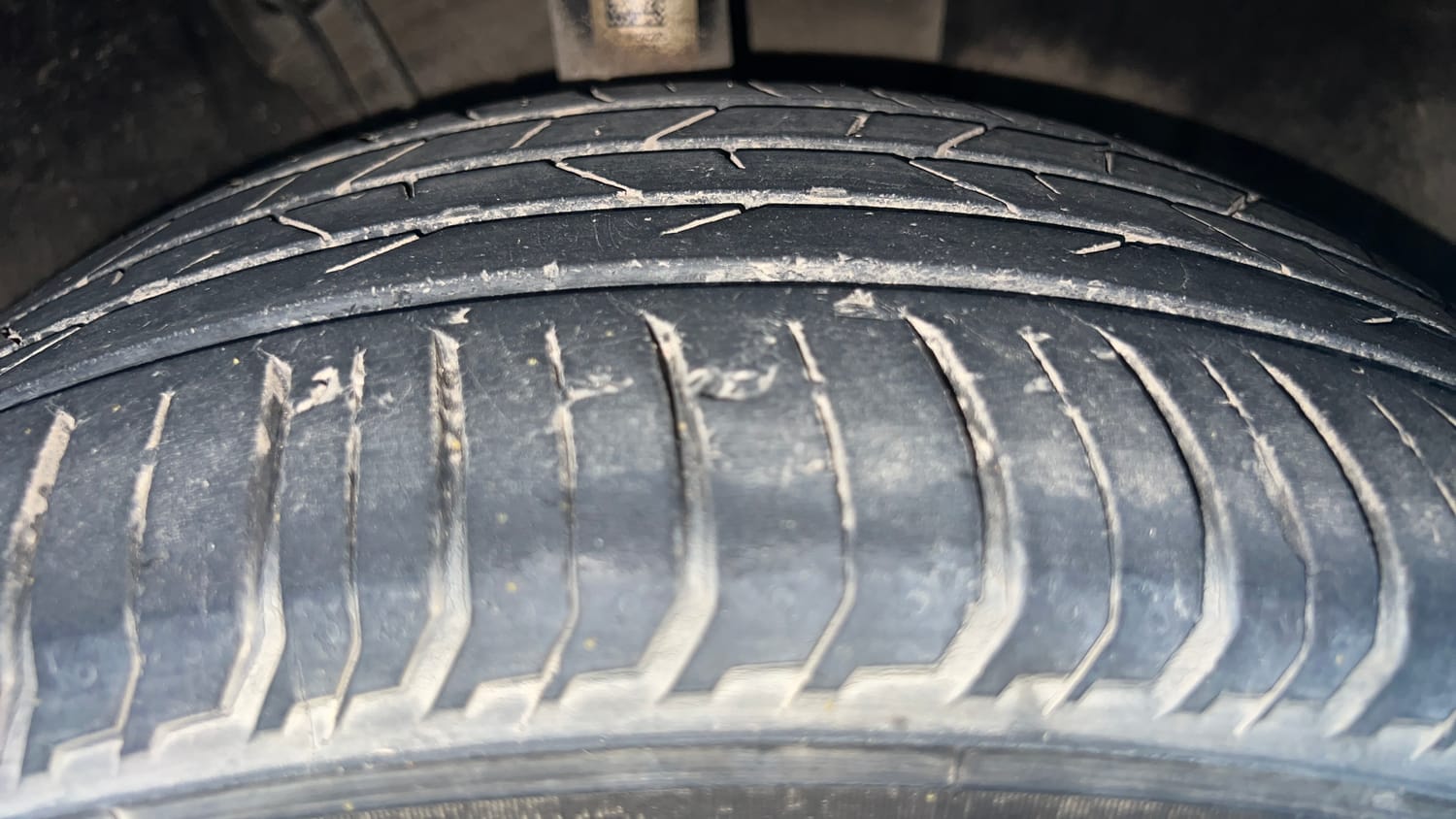Used 2022 Skoda Slavia Style 1.0L TSI MT Petrol Manual tyres RIGHT FRONT TYRE TREAD VIEW