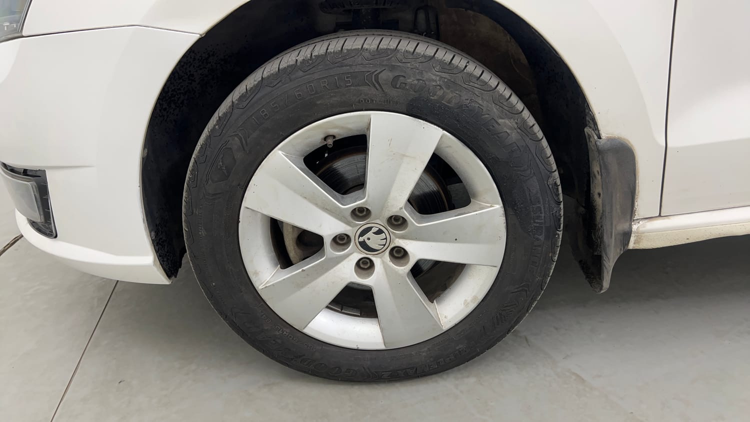 Used 2018 Skoda Rapid Style 1.6 MPI Petrol Manual tyres LEFT FRONT TYRE RIM VIEW