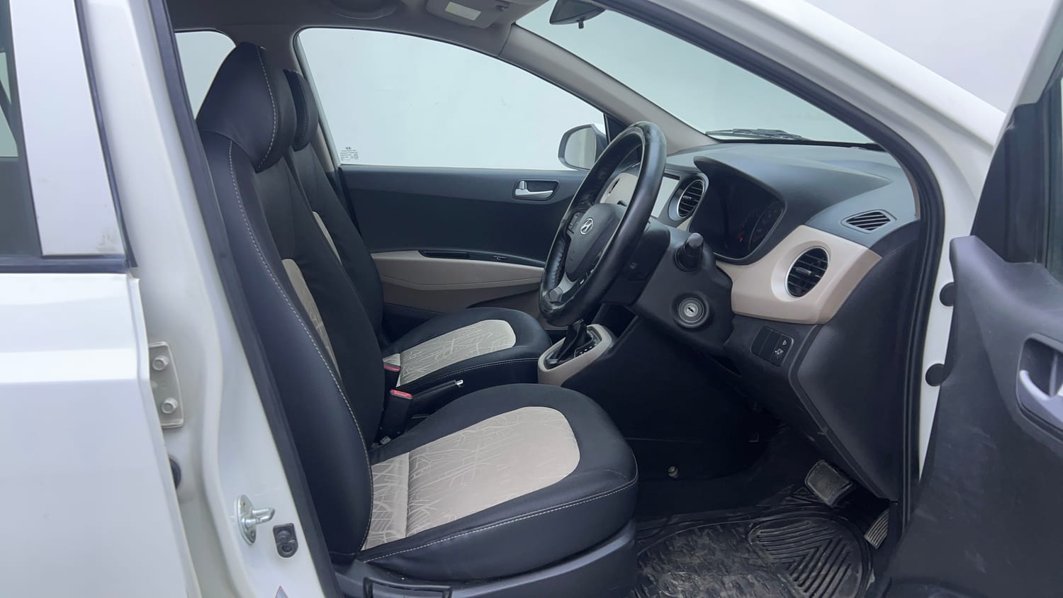 Used 2017 Hyundai Grand i10 Sportz (O) AT 1.2 Kappa VTVT Petrol Automatic interior RIGHT SIDE FRONT DOOR CABIN VIEW