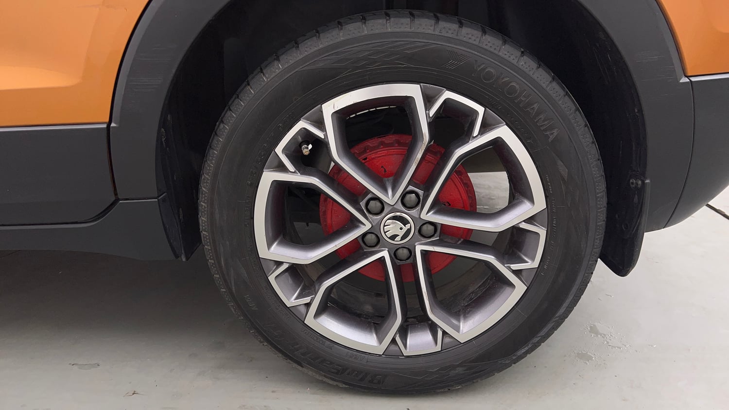 Used 2022 Skoda Kushaq Style 1.5L TSI DSG (6 Airbags) Petrol Automatic tyres LEFT REAR TYRE RIM VIEW