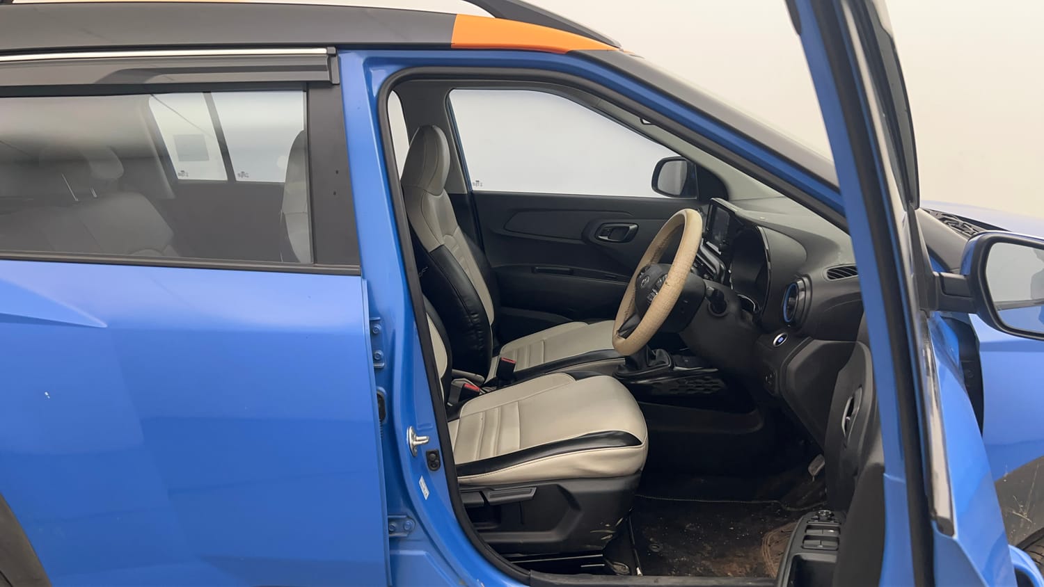 Used 2023 Hyundai Exter SX (O) 1.2 MT Petrol Manual interior RIGHT SIDE FRONT DOOR CABIN VIEW