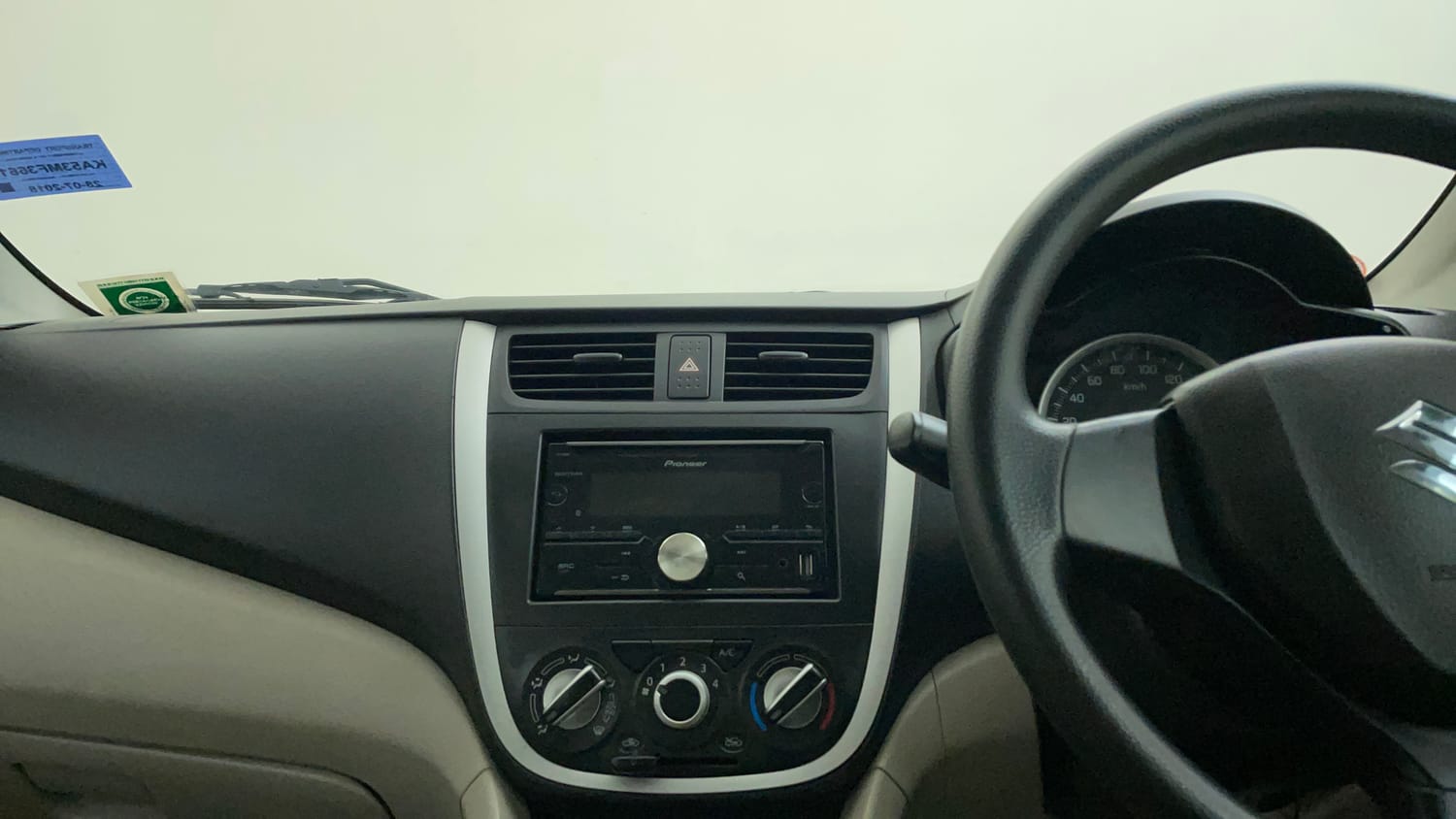 Used 2018 Maruti Suzuki Celerio VXi AMT Petrol Automatic interior MUSIC SYSTEM & AC CONTROL VIEW